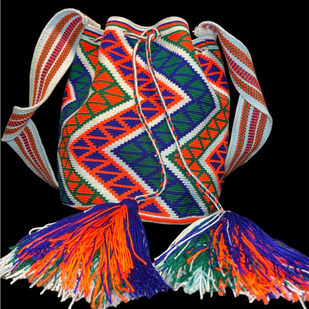 Wayuu tribal bag / shoulder/ crossbody mint condition bright colors, tassels